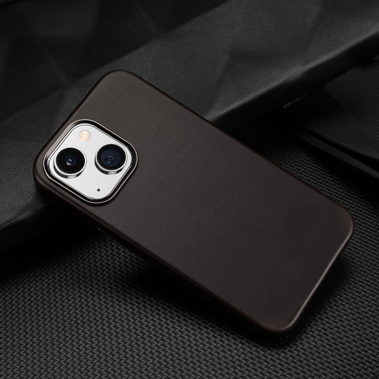 Dux Ducis Napoli Kotelo iPhone 14 Plus Nahkaverhoilu (MagSafe yhteensopiva) Tummanruskea