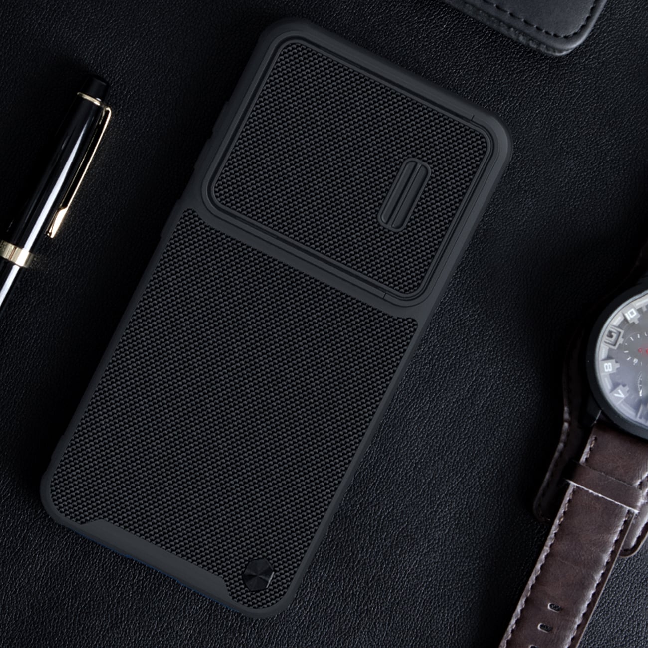 Nillkin Teksturoitu S Kotelo Samsung Galaxy S23+ panssaroitu suojus, jossa on kameran suojus musta