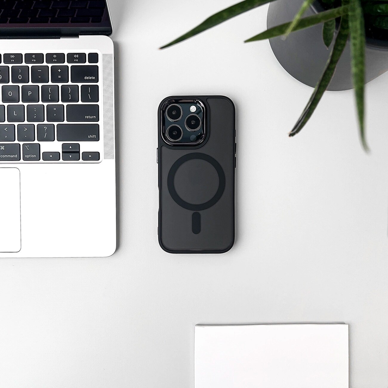 MagSafe-yhteensopiva kotelo iPhone 17 Pro Maxille - musta