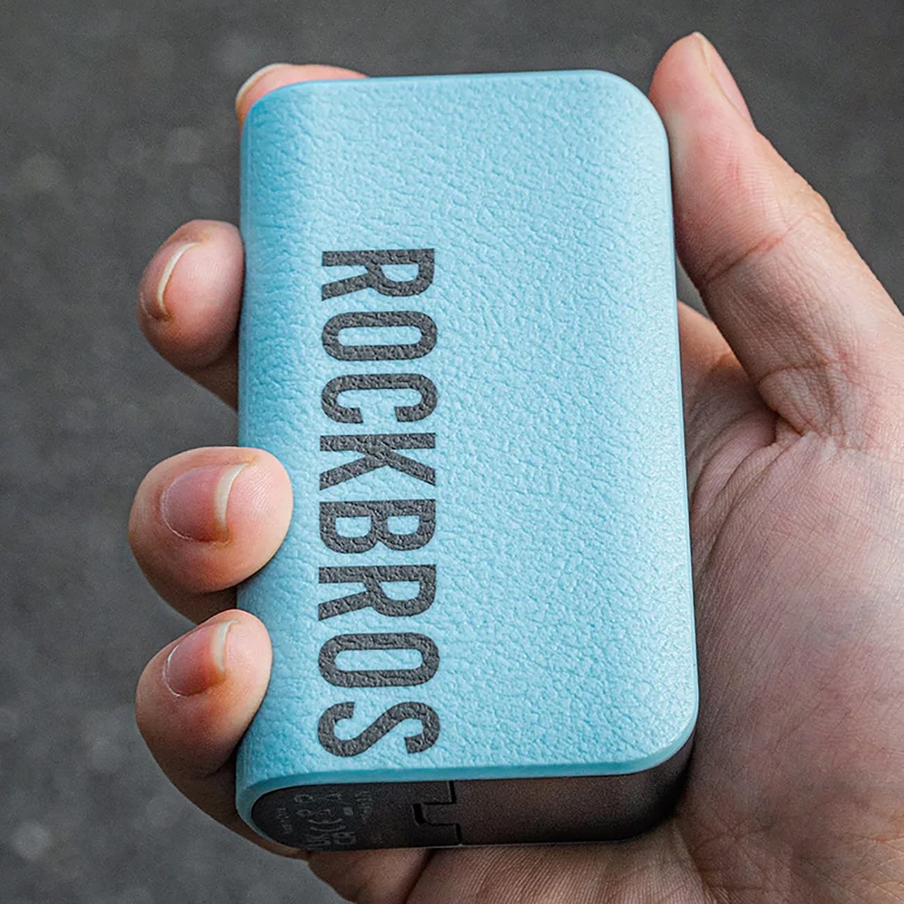 Rockbros Sähköinen pumppukompressori digitaalisella näytöllä palloille - sininen