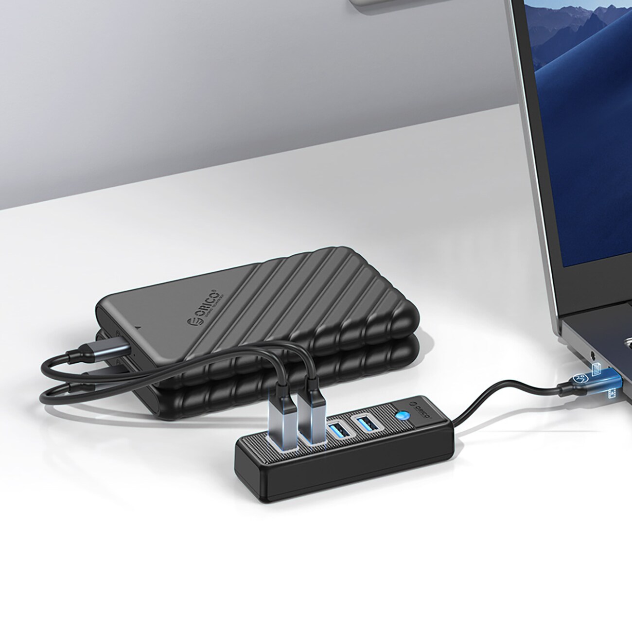 Orico PW4U-C3 USB-C / 4x USB-A 3.0 -keskitin - musta