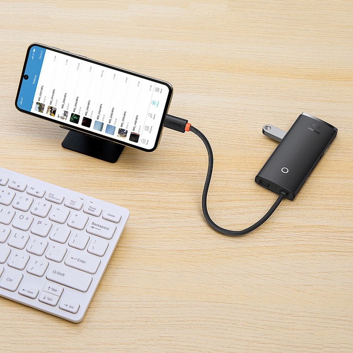 Baseus Lite Multifunktiokeskus USB Type C HUB - 2 x USB 3.0 / USB C / HDMI / SD/TF OTG musta