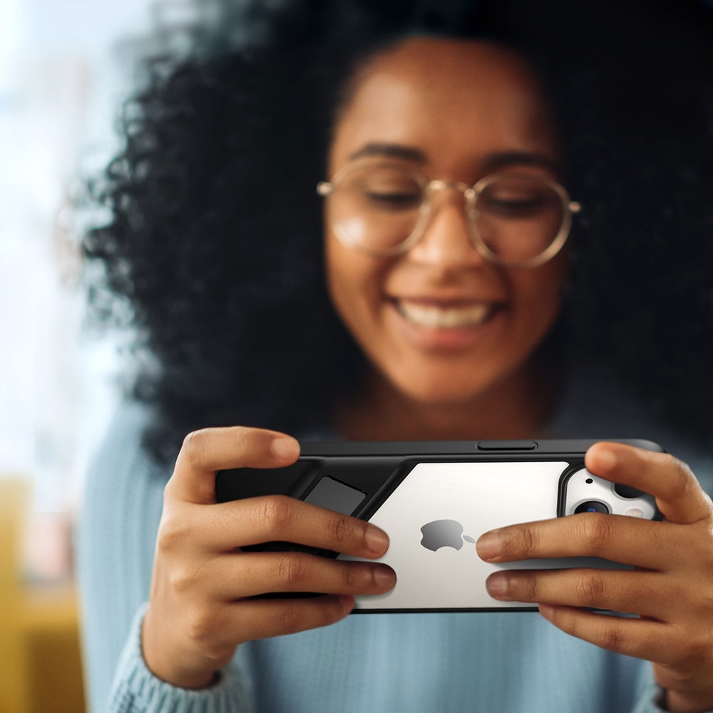 Ugreen Fusion Kickstand -kotelo iPhone 13 Pro: kova suojus geelikehyksellä ja jalustalla, musta