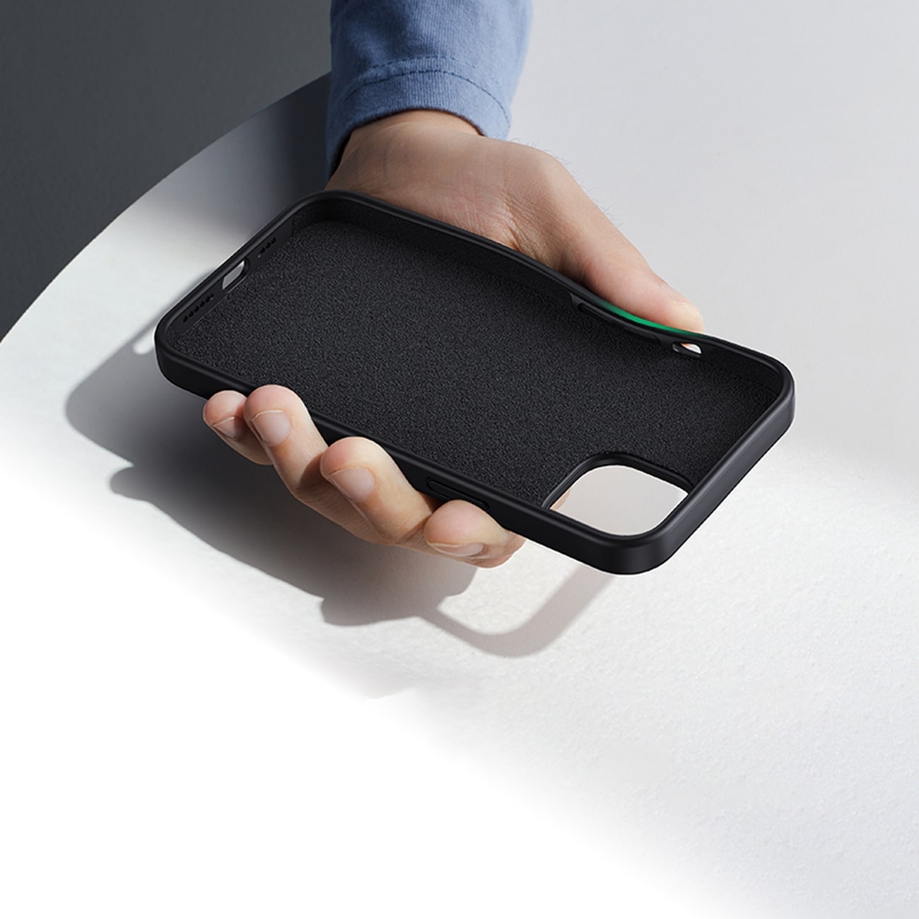 Ugreen LP626 Silky Silikoni Suojakotelo iPhone 14 Plus Musta (90920)