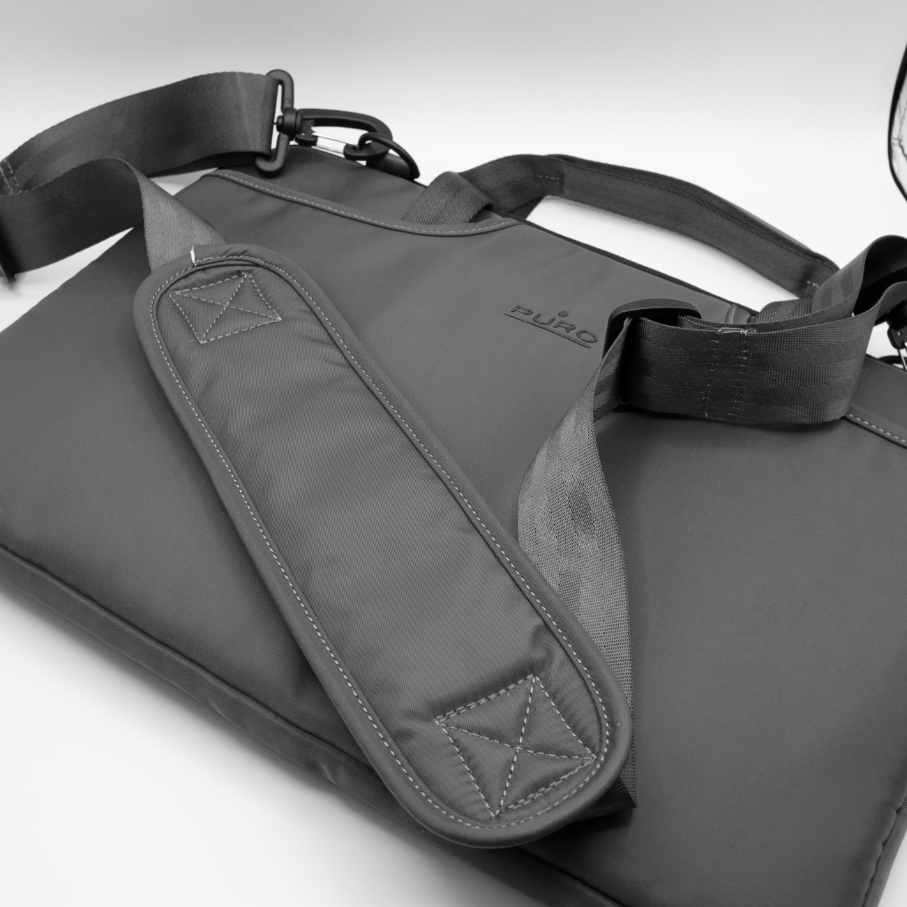 Puro Scudo SleevePro Nylon MacBookille ja kannettavalle tietokoneelle 14" asti Musta
