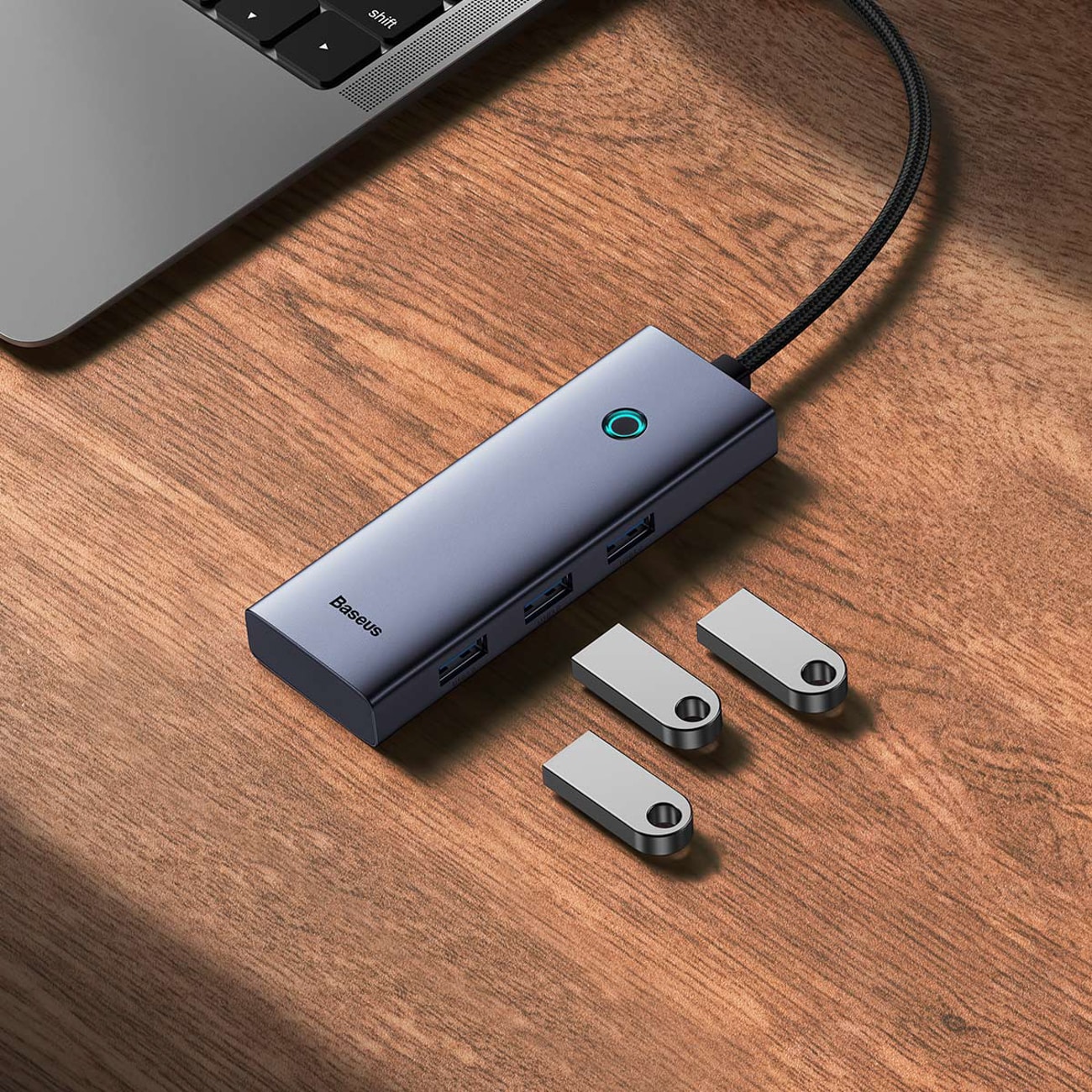 Baseus UltraJoy -sarjan 5-in-1-hubi: USB-C – 1 x HDMI 4K@30Hz + 4 x USB-A 3.0 – harmaa