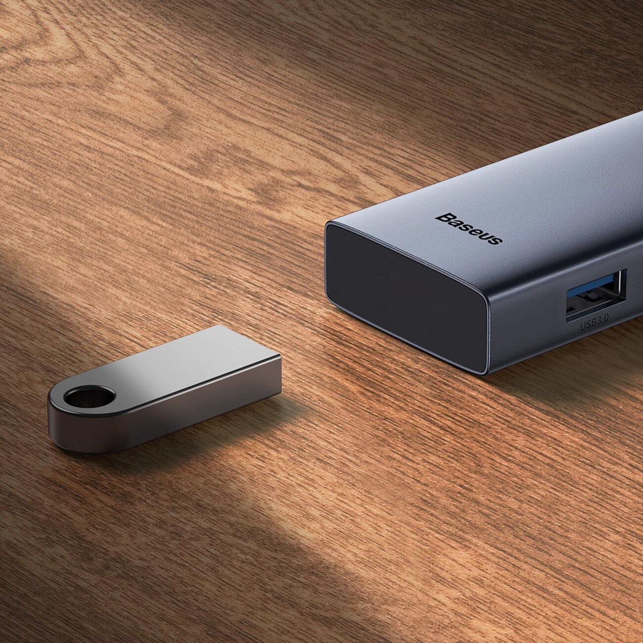 Baseus UltraJoy -sarjan 5-in-1-hubi: USB-C – 1 x HDMI 4K@30Hz + 4 x USB-A 3.0 – harmaa