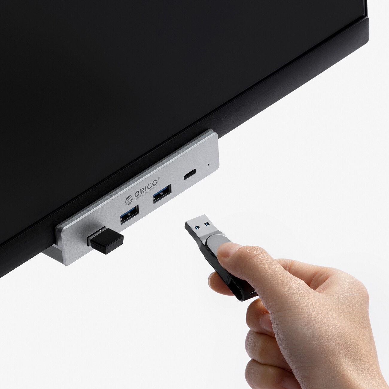 Orico MH4PC -keskitin, kiinnitettävä USB-C / 3x USB-A 3.0 + 1x USB-C 3.0 - hopea