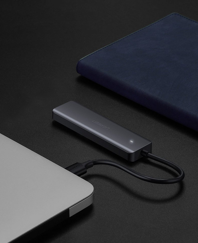 Ugreen USB Type-C -keskitin – 4 x USB 3.2 Gen 1 ja USB-C-latausportti, harmaa (CM219 70336)