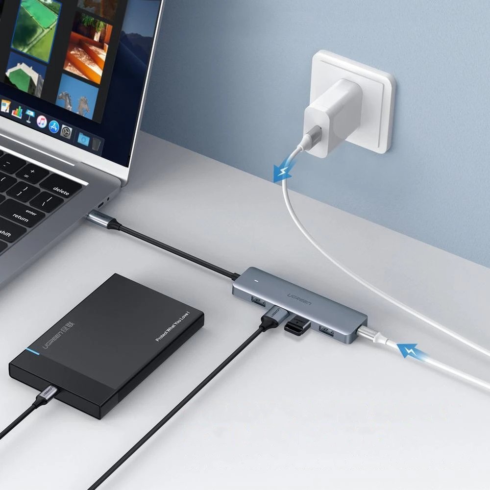 Ugreen USB Type-C -keskitin – 4 x USB 3.2 Gen 1 ja USB-C-latausportti, harmaa (CM219 70336)