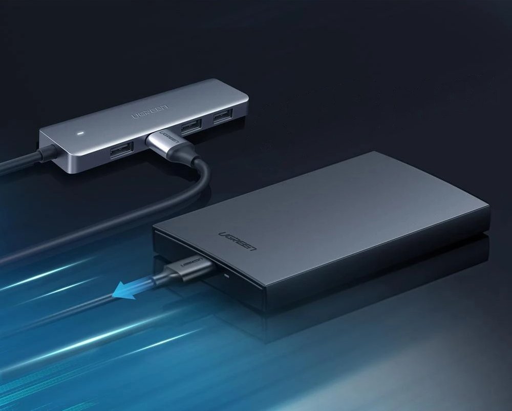 Ugreen USB Type-C -keskitin – 4 x USB 3.2 Gen 1 ja USB-C-latausportti, harmaa (CM219 70336)