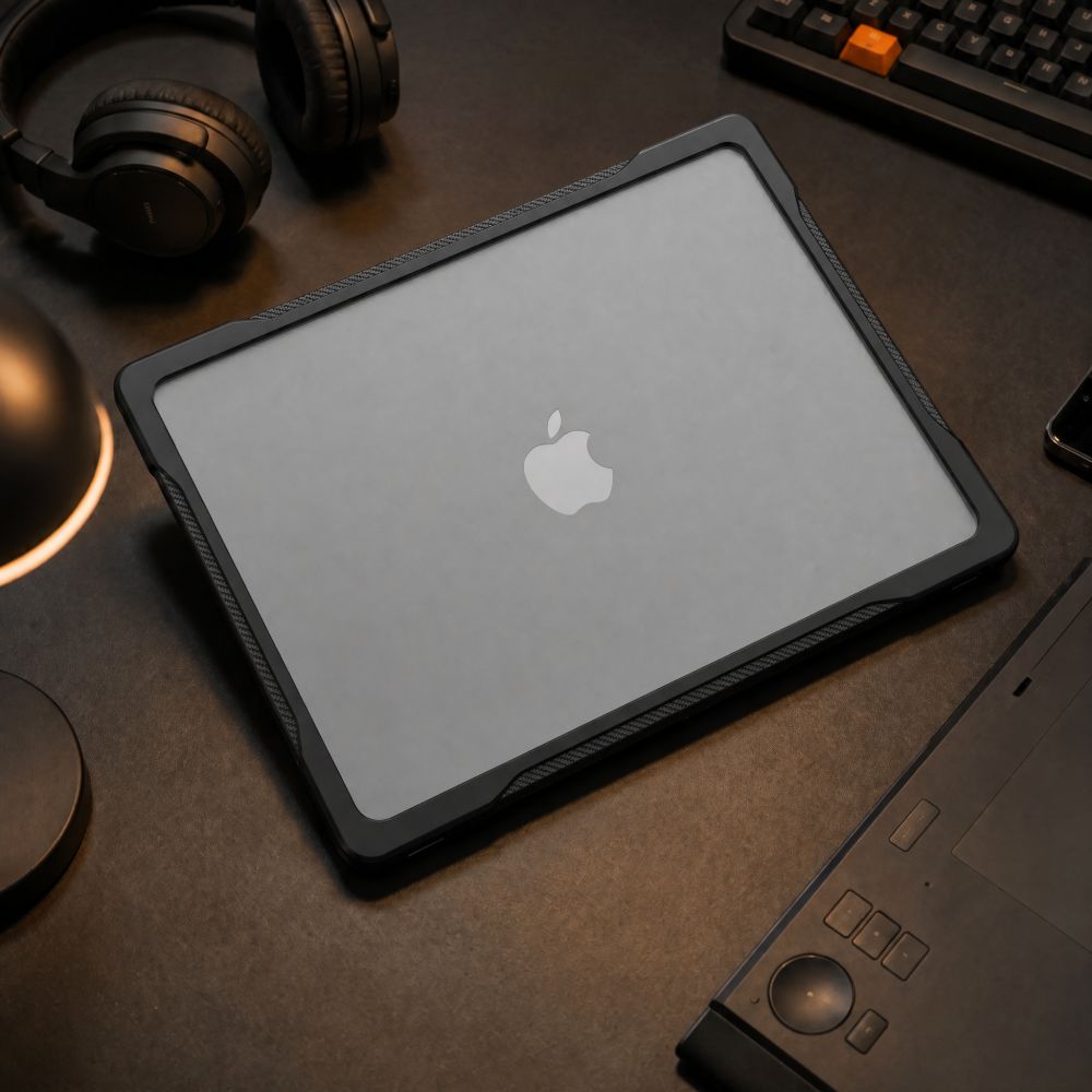 Tech-Protect Velar -suojakotelo MacBook Pro 16" 2021 / 2023 / 2025 / 2026 – Läpinäkyvä svart