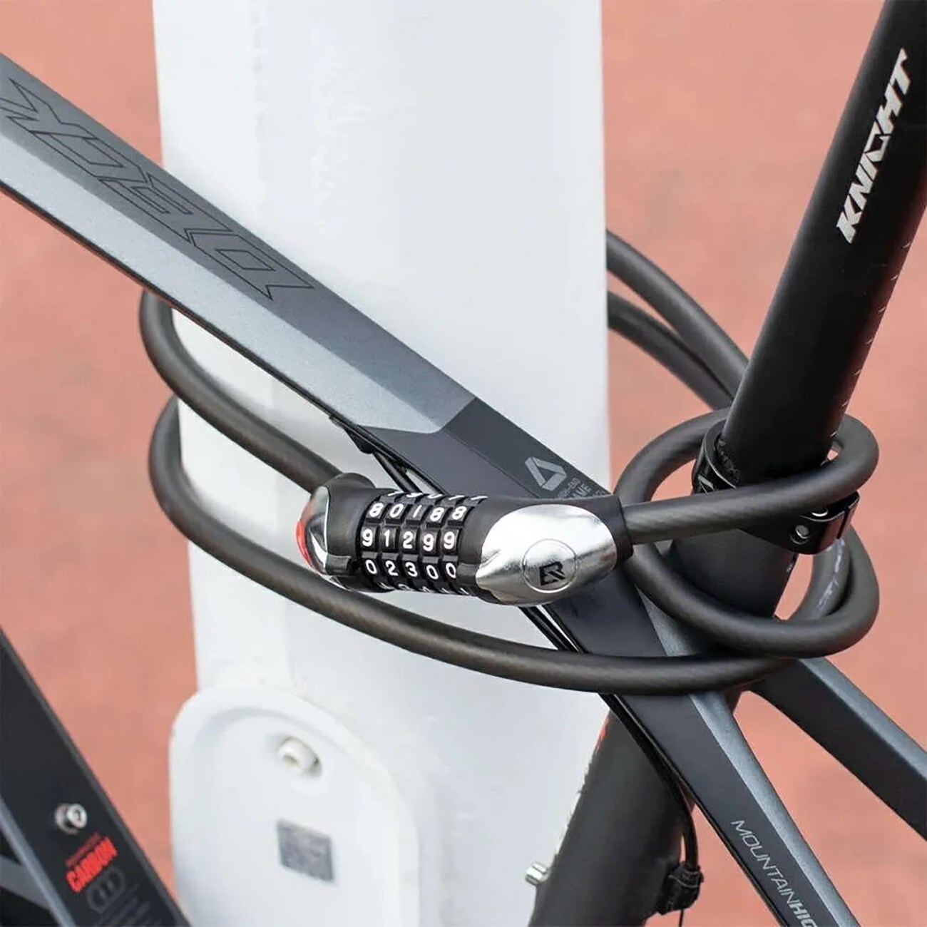 Rockbros RKS531 -pyörälukko, 5-numeroinen koodi, teräsköysi, 180 cm, LED-valolla – Svart