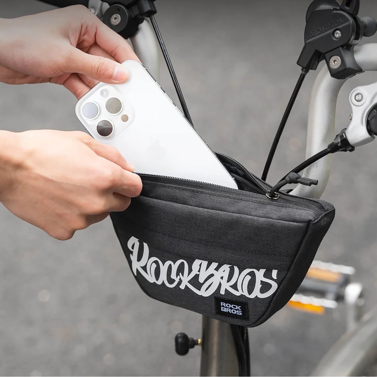 Rockbros G011 Flash Journey -pyörälaukku trapetsimalliselle ohjaustangolle, 0,7 l – Svart