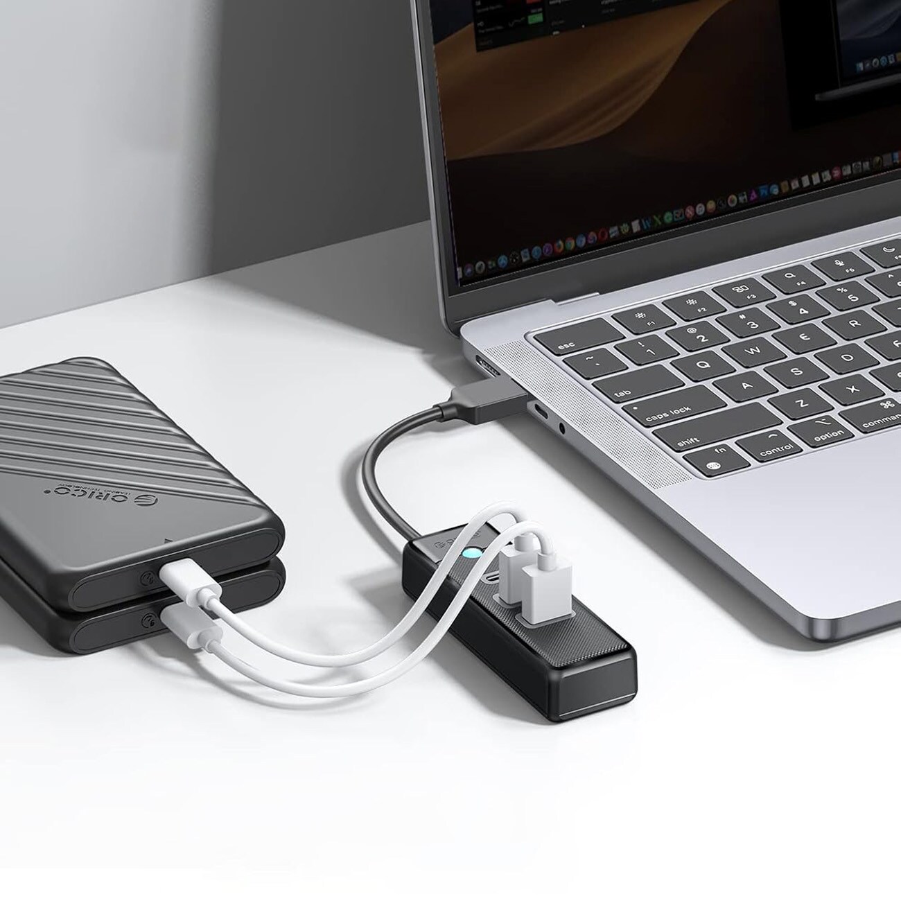 Orico PWC2U-U3 3-porttinen USB-jakaja, 2 x USB-A 3.0, 1 x USB-C 3.0, 0,15 m – musta