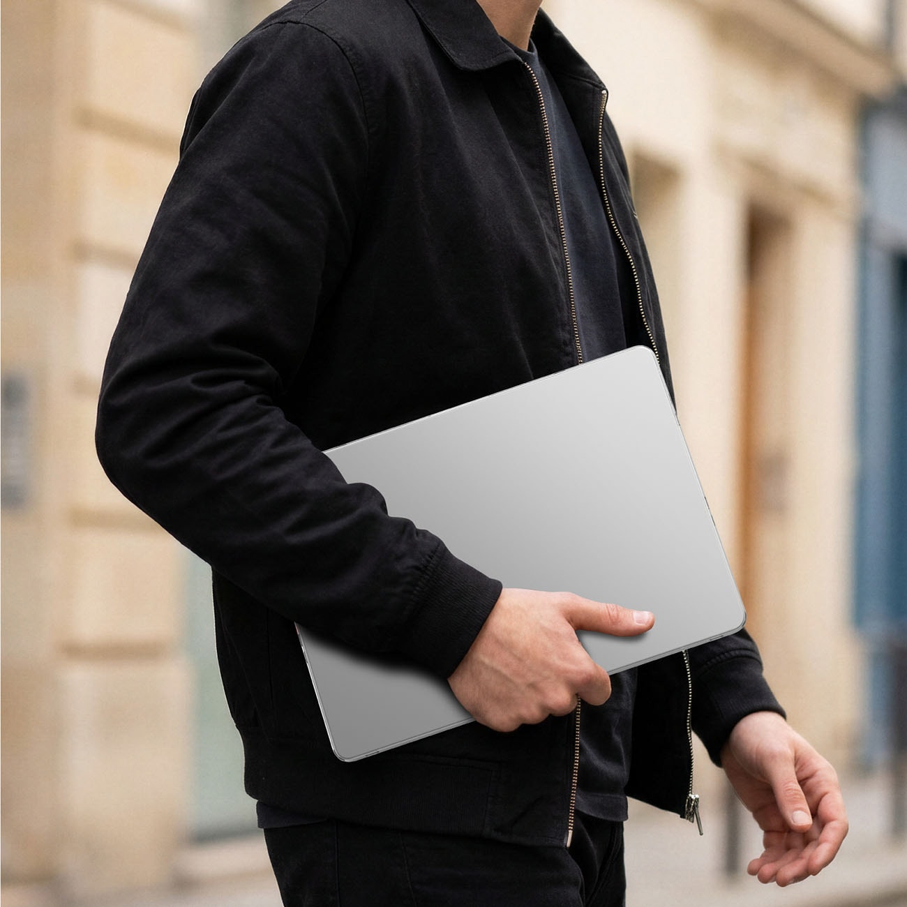 AmazingThing Titan -kovakotelo MacBook Air M5 13,6 tuumaa varten – läpinäkyvä