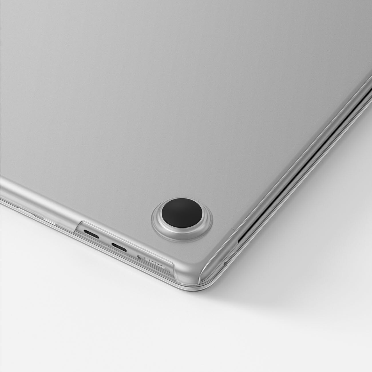 AmazingThing Titan -kovakotelo MacBook Air M5 13,6 tuumaa varten – läpinäkyvä