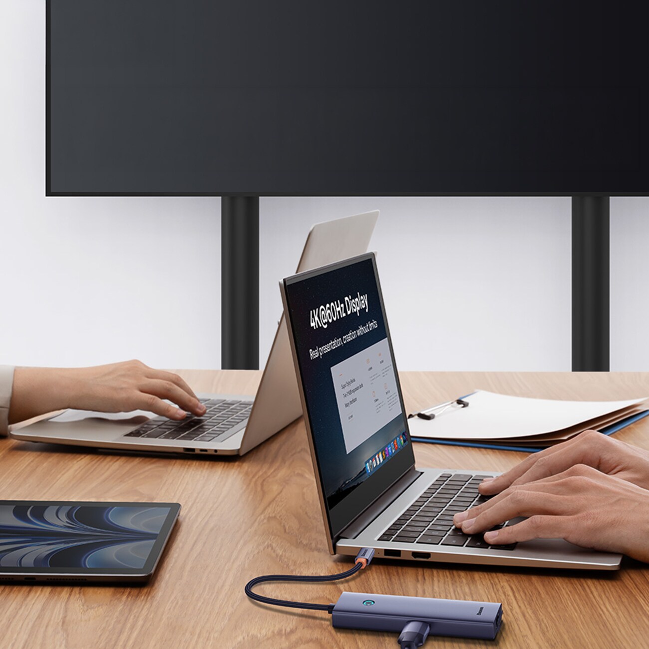 Baseus UltraJoy -sarjan 5-in-1 USB-C–HDMI 4K -USB-keskitin, 4 x USB-A 3.0 -liitäntä – harmaa