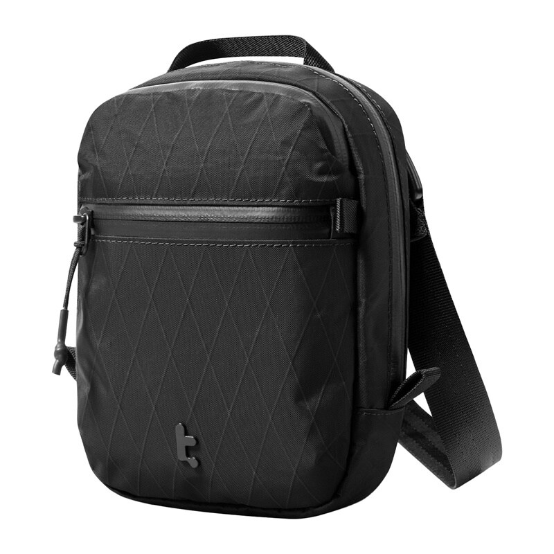 TOMTOC Aviator-T37 matkalaukku olkahihnalla X-Pac 1.3L (musta)