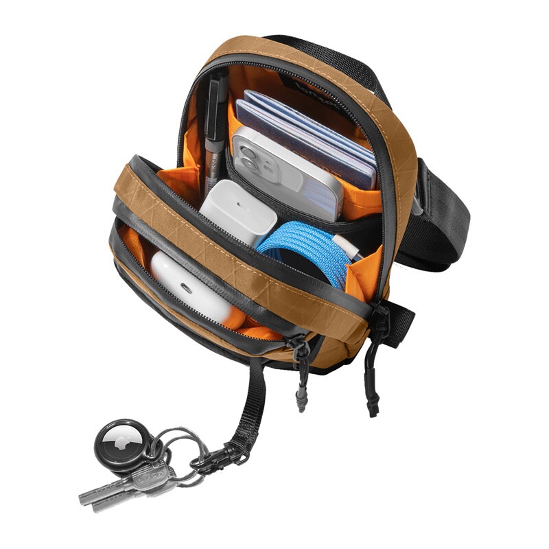 TOMTOC Aviator-T37 matkalaukku olkahihnalla X-Pac 1.3L (ruskea)