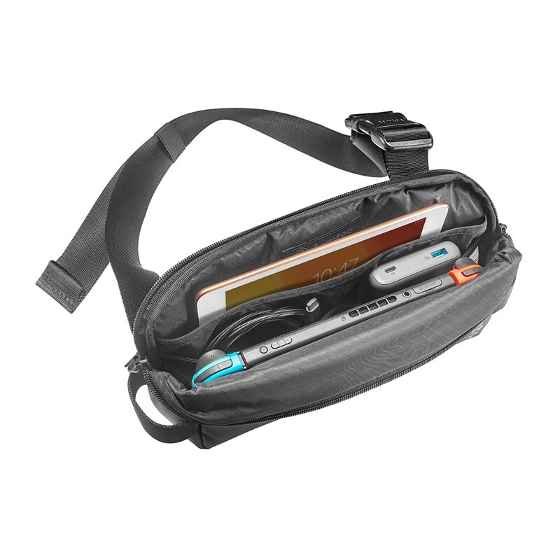 Kantolaukku S 4L Tomtoc Explorer-T21 (musta)